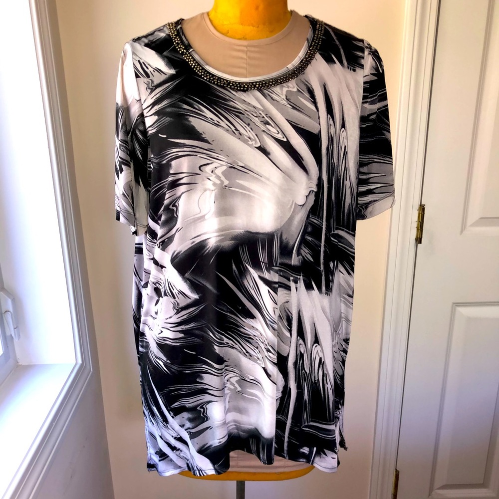 Womens s/slv knit top swirl print beaded shark hem